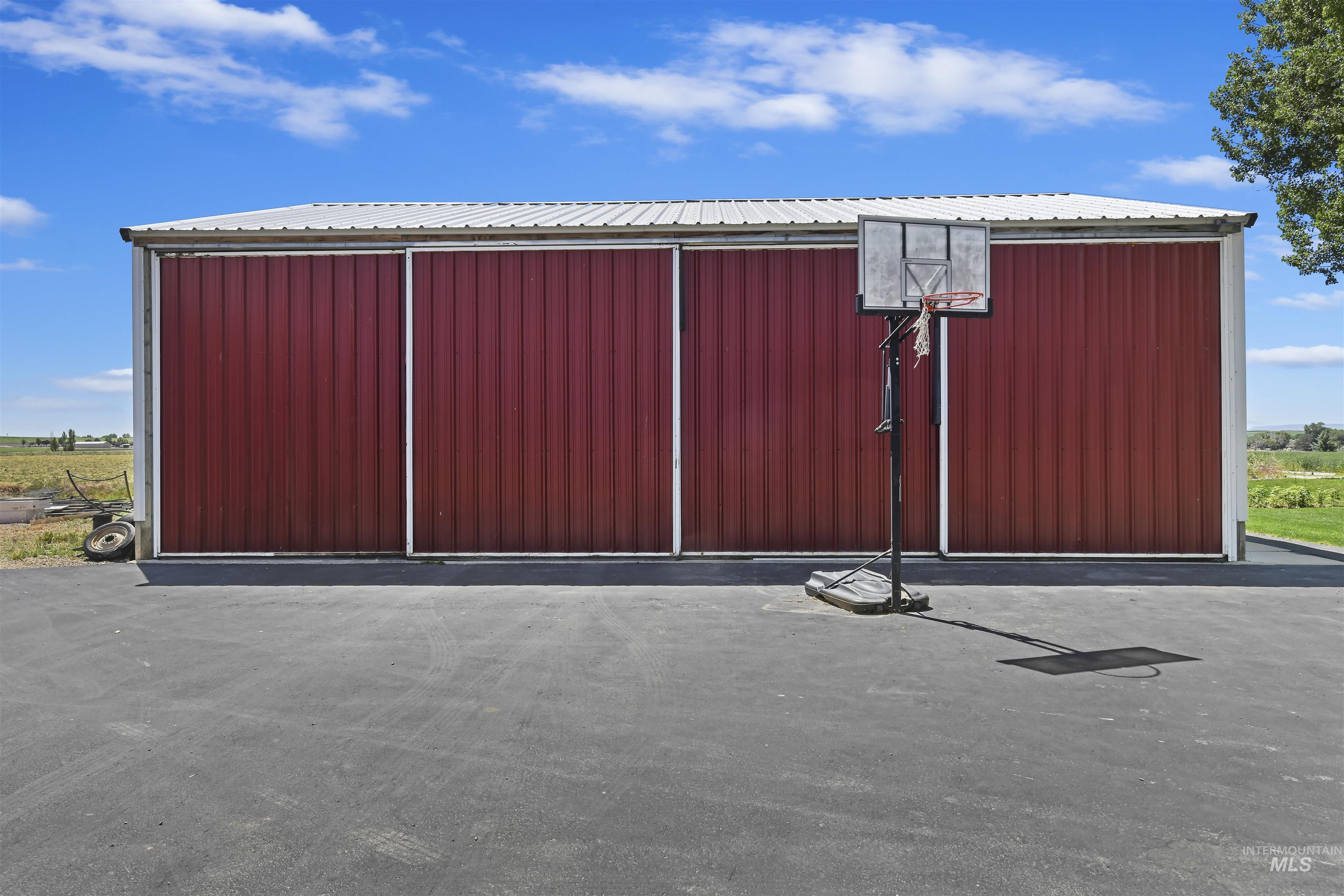 19234 Top Road Caldwell, ID 83607 - Photo 29 of 50 Gate featuring an outbuilding