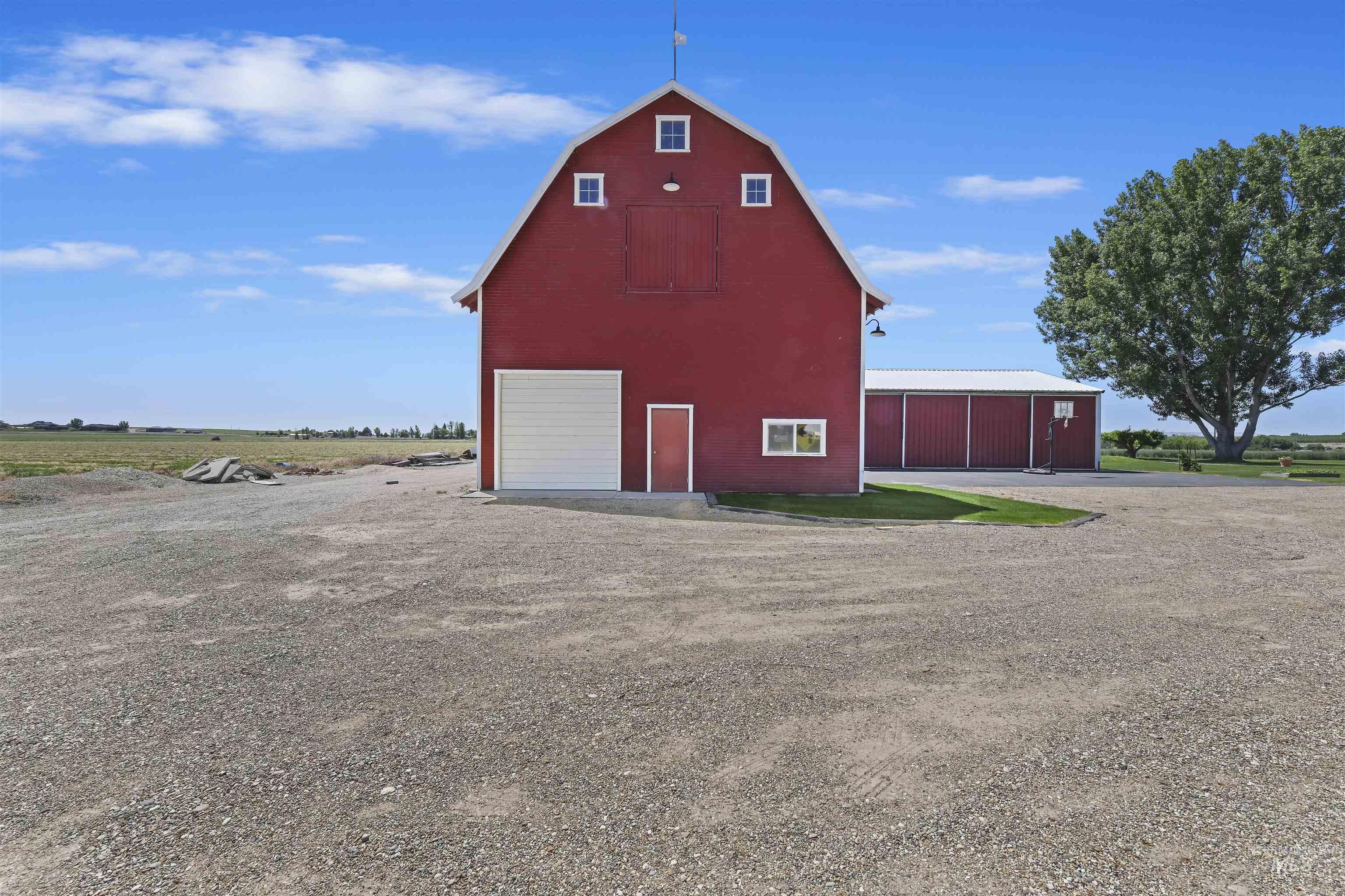 19234 Top Road Caldwell, ID 83607 - Photo 31 of 50 View of barn with driveway