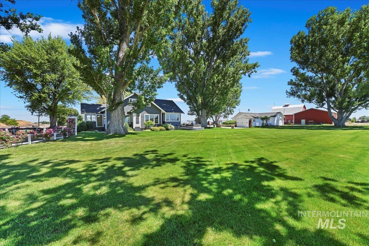 19234 Top Road Caldwell, ID 83607 - Photo 5 of 50 View of green lawn