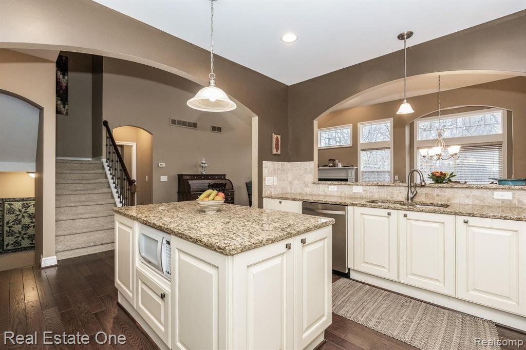 545 Andover Court, Unit 37 Rochester Hills, MI 48306 - Photo 13 of 37