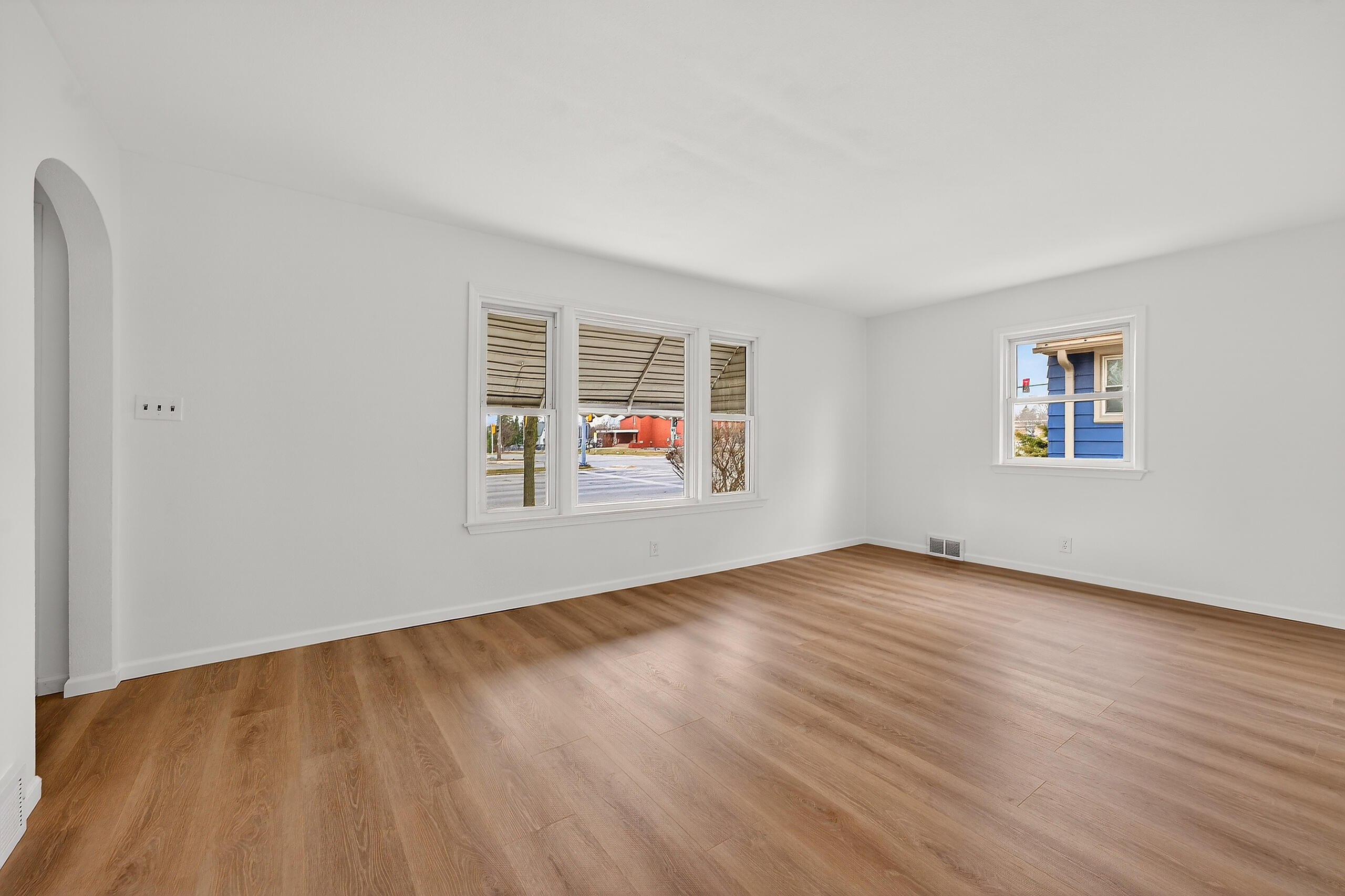 6726 West Silver Spring Drive Milwaukee, WI 53218 - Photo 3 of 45 Living Room