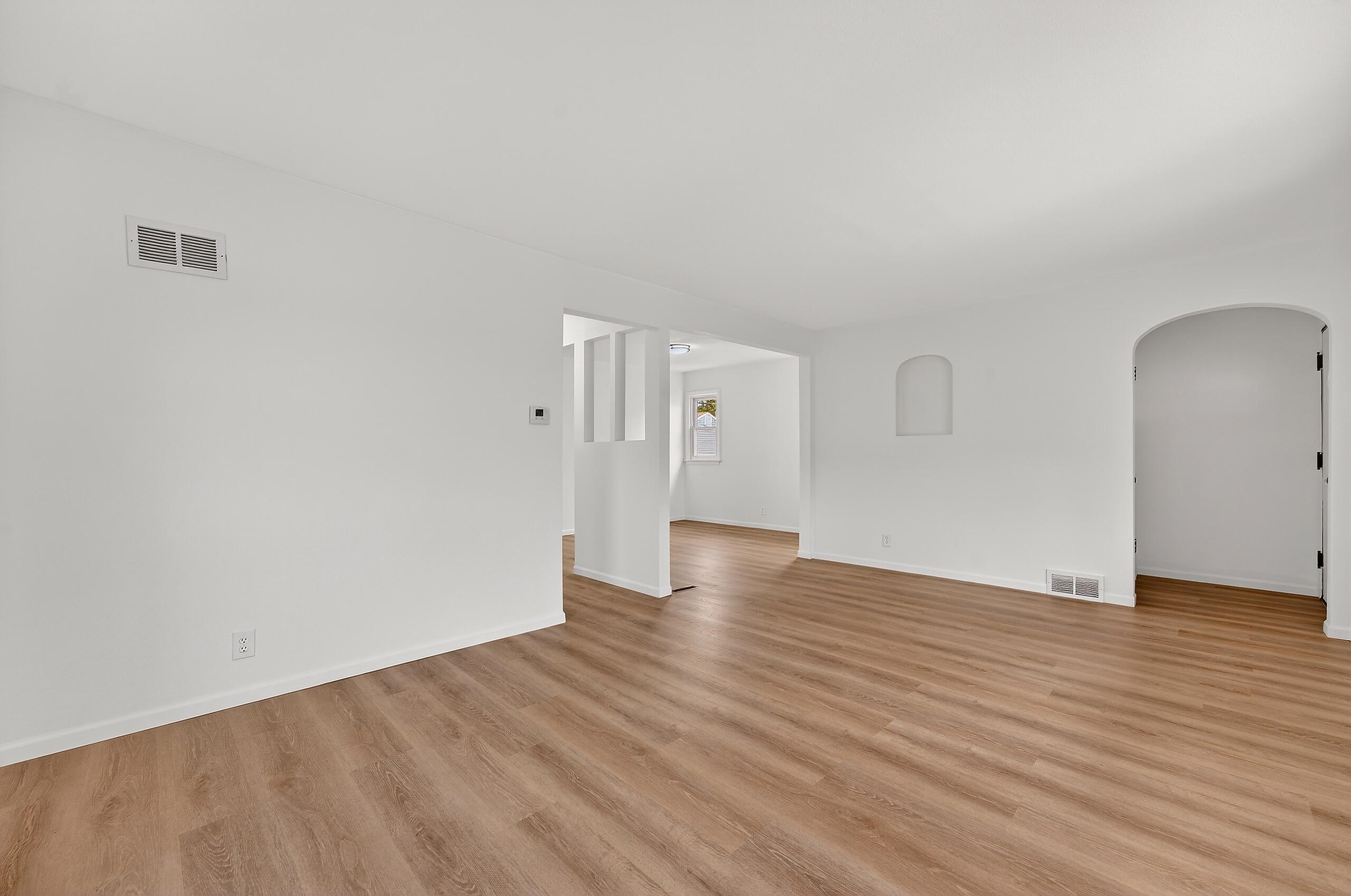 6726 West Silver Spring Drive Milwaukee, WI 53218 - Photo 5 of 45 005_DH109823