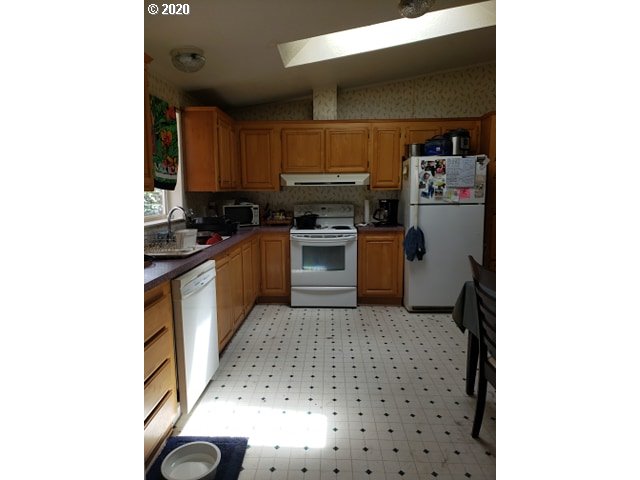1358 32nd Street Springfield, OR 97478 - Photo 3 of 10