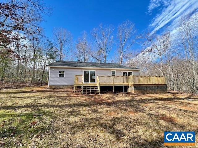6232 Howardsville Road Dillwyn, VA 23936 - Photo 29 of 35 a view of a house with a large tree and wooden fence