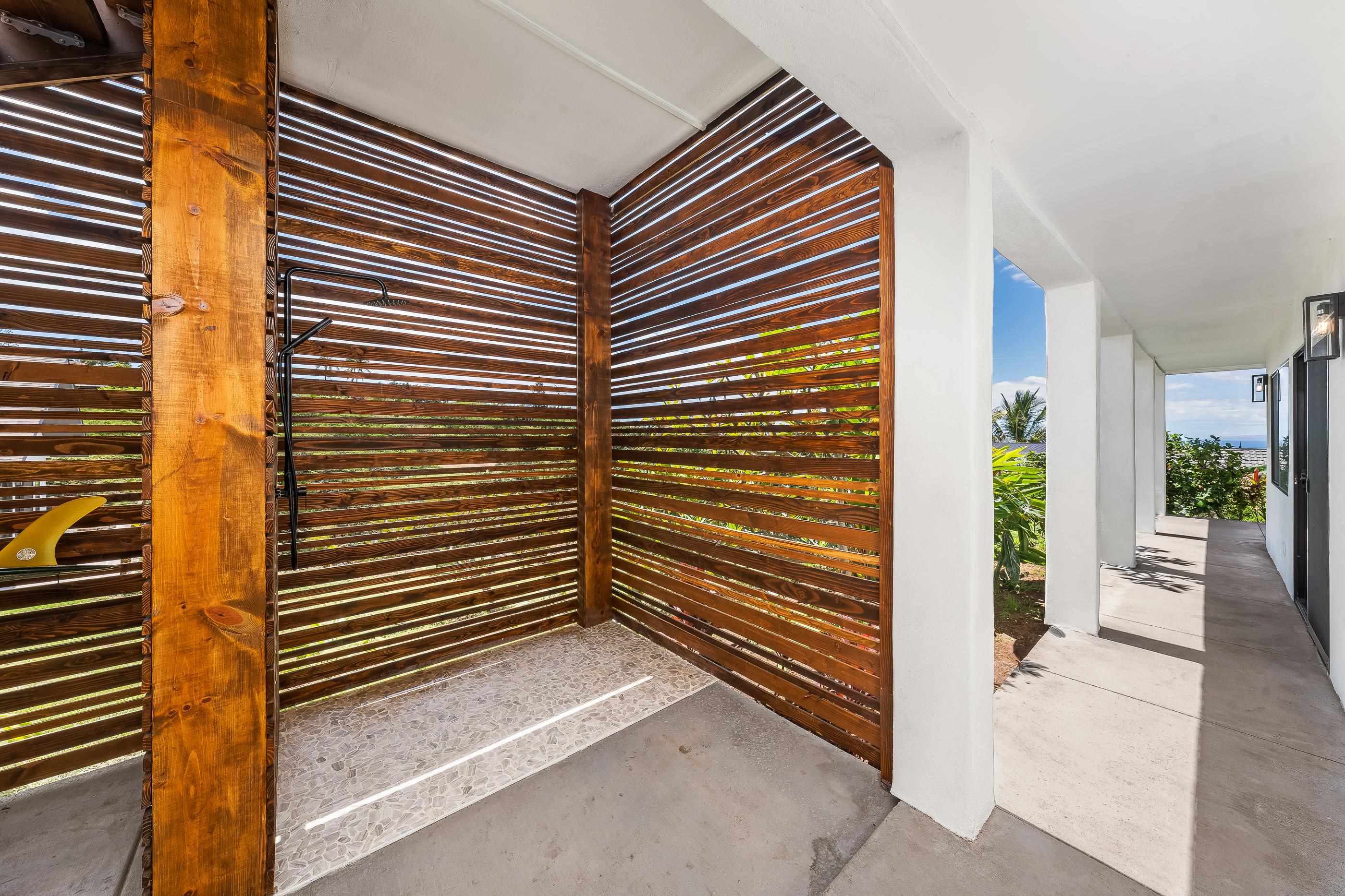 820 Kupulau Drive Kihei, HI 96753 - Photo 28 of 50 a view of a back yard of a building