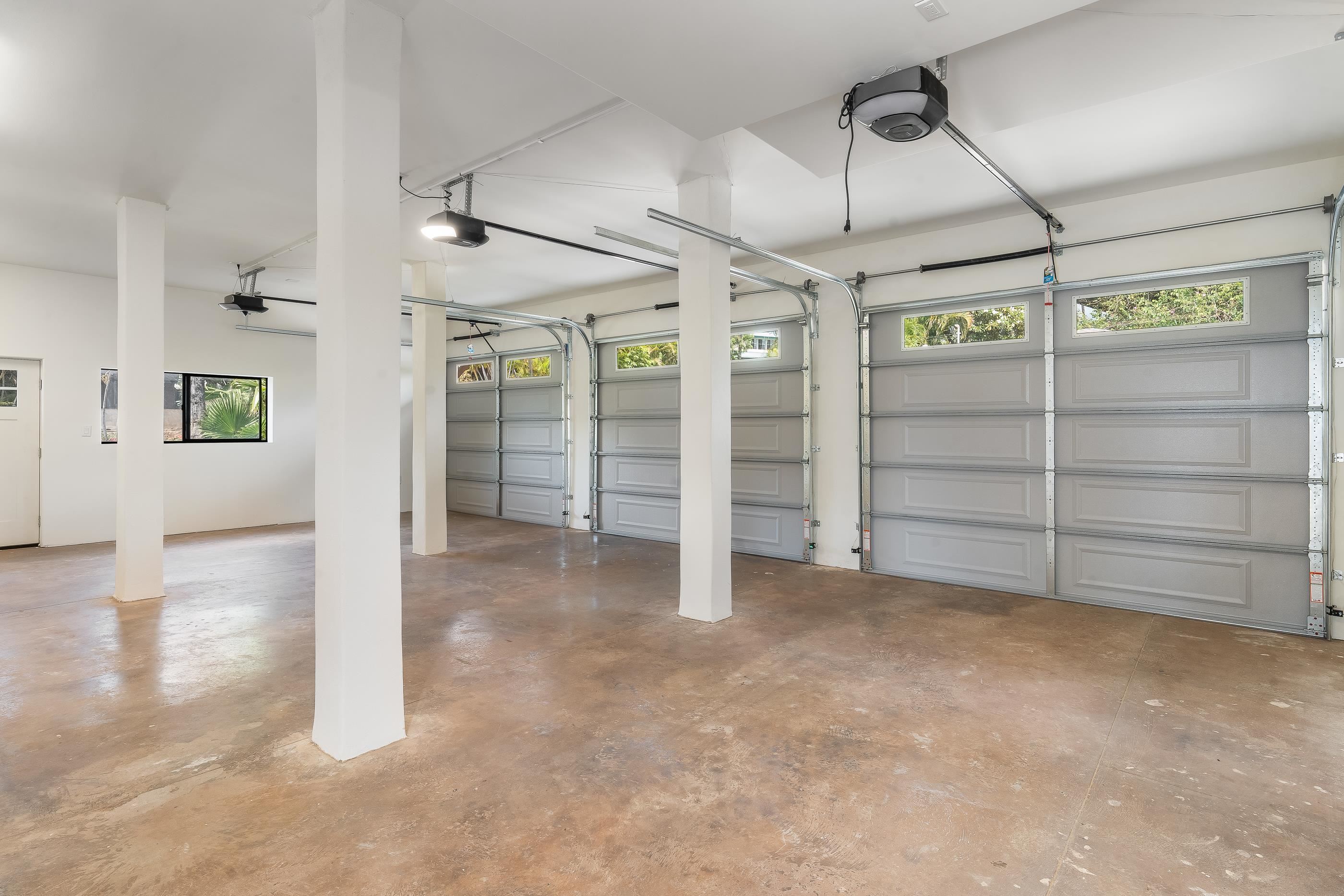 820 Kupulau Drive Kihei, HI 96753 - Photo 48 of 50 a view of a room with furniture