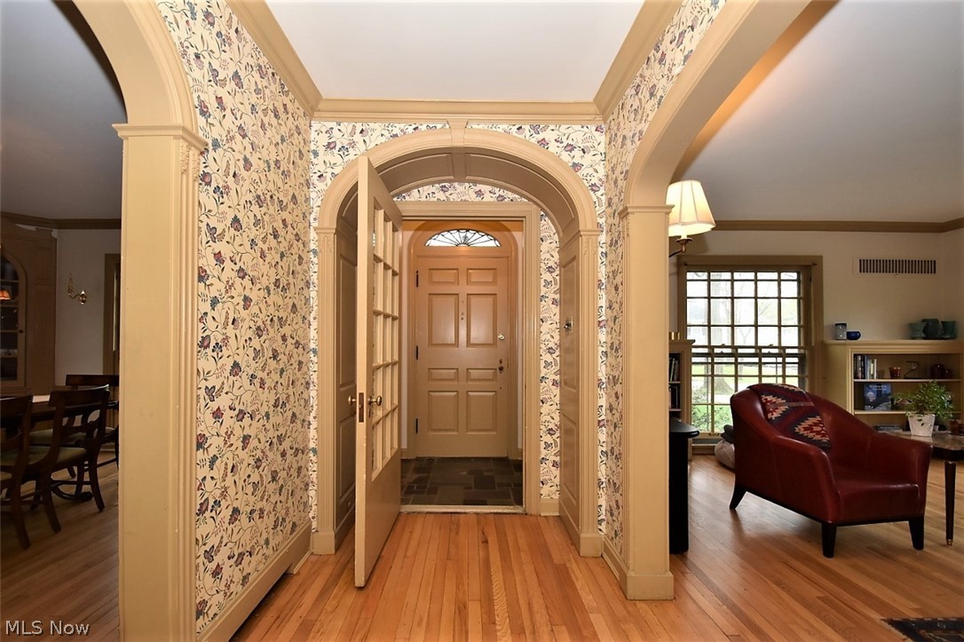 3269 Warrington Road Cleveland, OH 44120 - Photo 3 of 35 Gallery Image 3