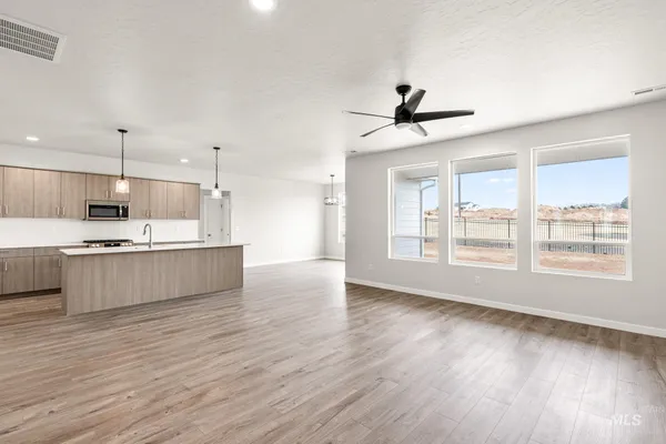 $569,990 | 3739 West Piscina Drive, Meridian, ID 83642