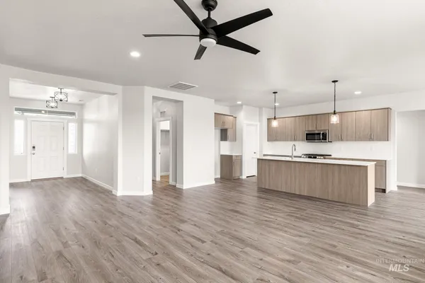 $569,990 | 3739 West Piscina Drive, Meridian, ID 83642