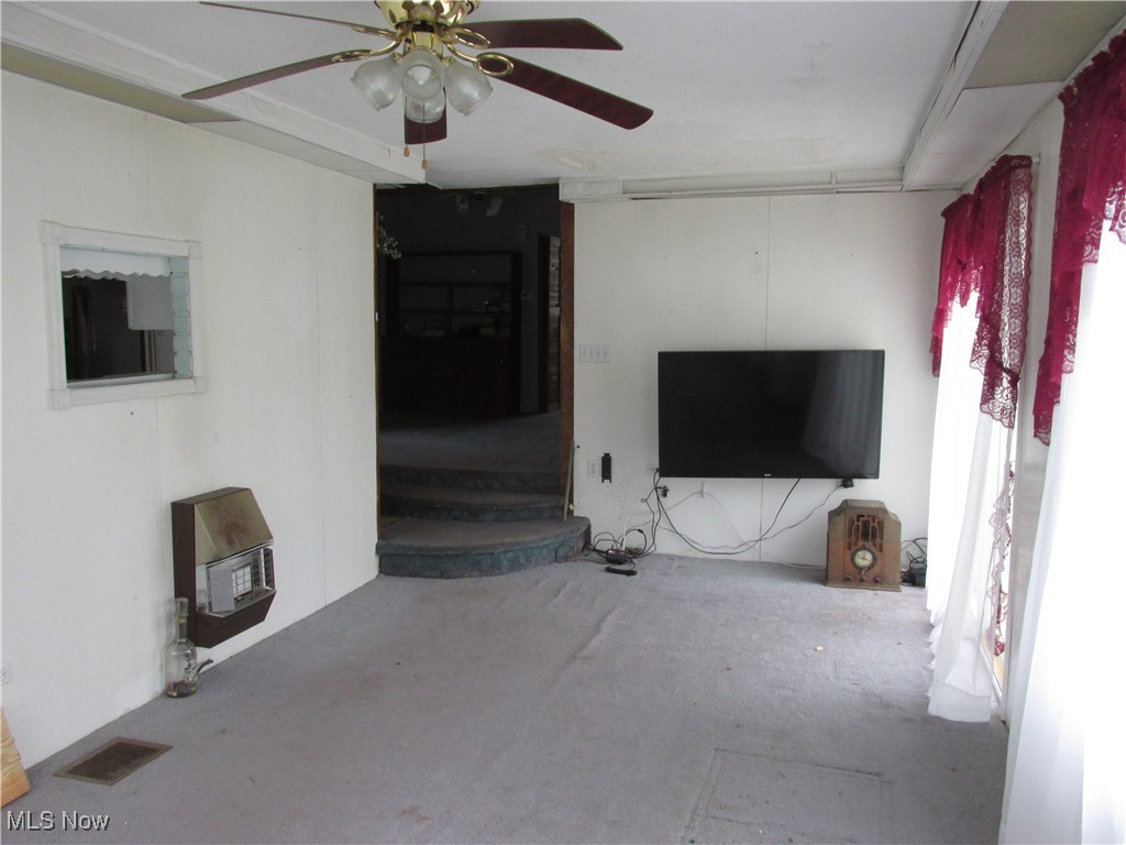 460 Friendly Hill Road Friendly, WV 26146 - Photo 7 of 14 Large family room with TV