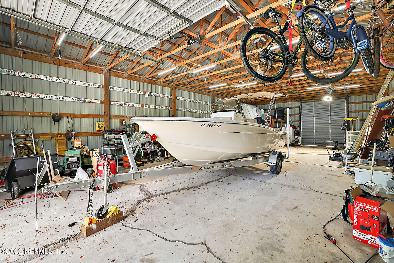 574 Clifton Road Crescent City, FL 32112 - Photo 32 of 38 a view of a room with gym equipment