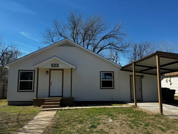 $1,800 | 210 Reta Street, Stephenville, TX 76401