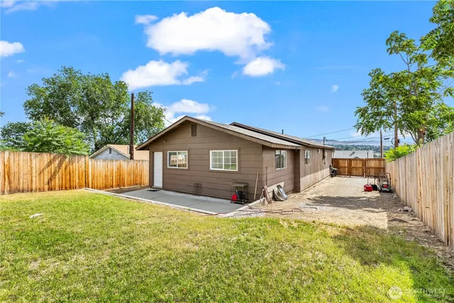 a house view with a outdoor space