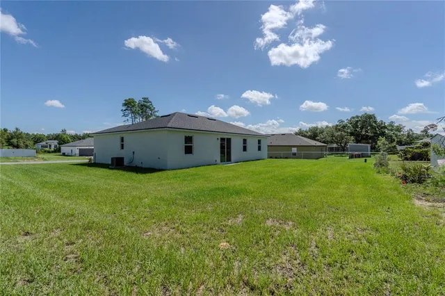 a view of a house with backyard and garden