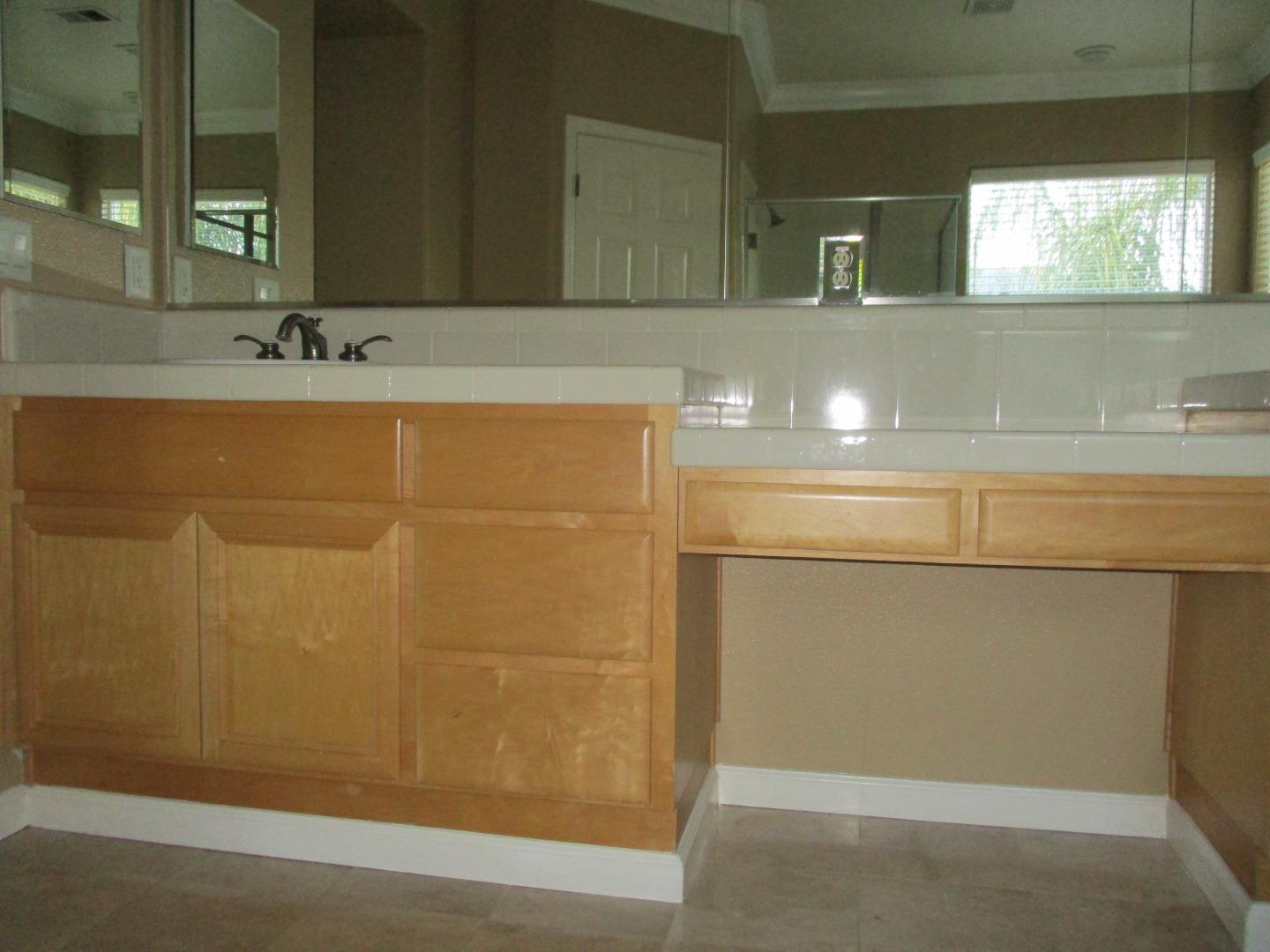 995 Brook Way Gilroy, CA 95020 - Photo 30 of 42 a bathroom with a sink and a mirror