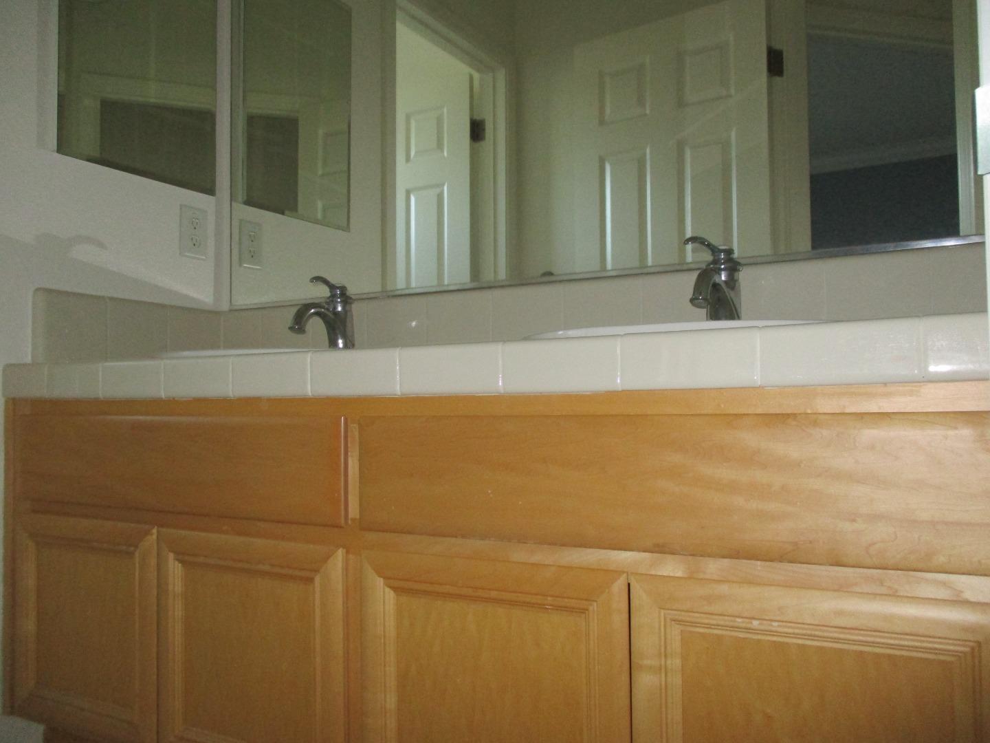995 Brook Way Gilroy, CA 95020 - Photo 37 of 42 a bathroom with a sink