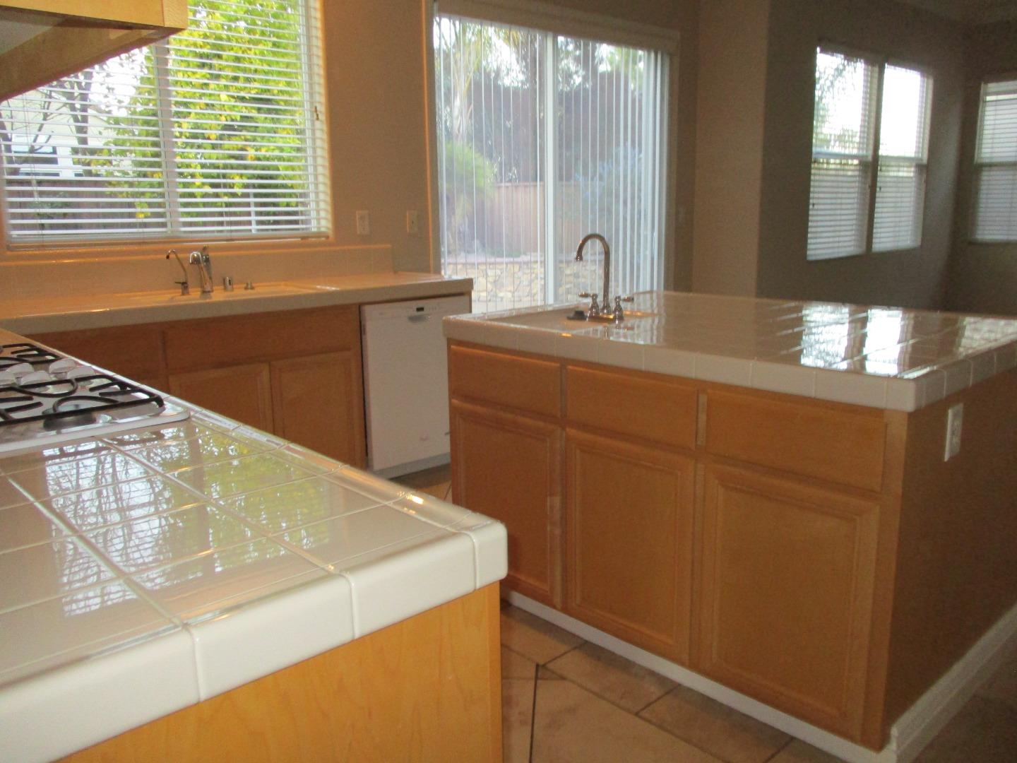 995 Brook Way Gilroy, CA 95020 - Photo 8 of 42 a bathroom with a sink and a mirror