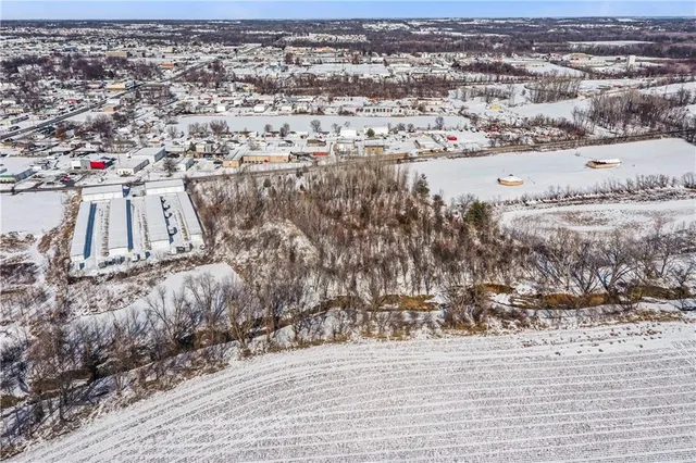 $450,000 | 115 East Old Us 40 Highway, Grain Valley, MO 64029