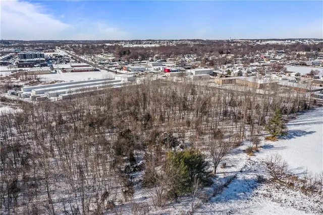 $450,000 | 115 East Old Us 40 Highway, Grain Valley, MO 64029