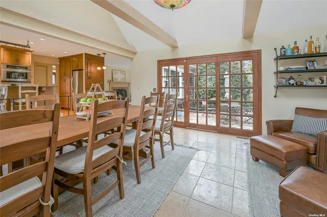 a view of a livingroom with furniture