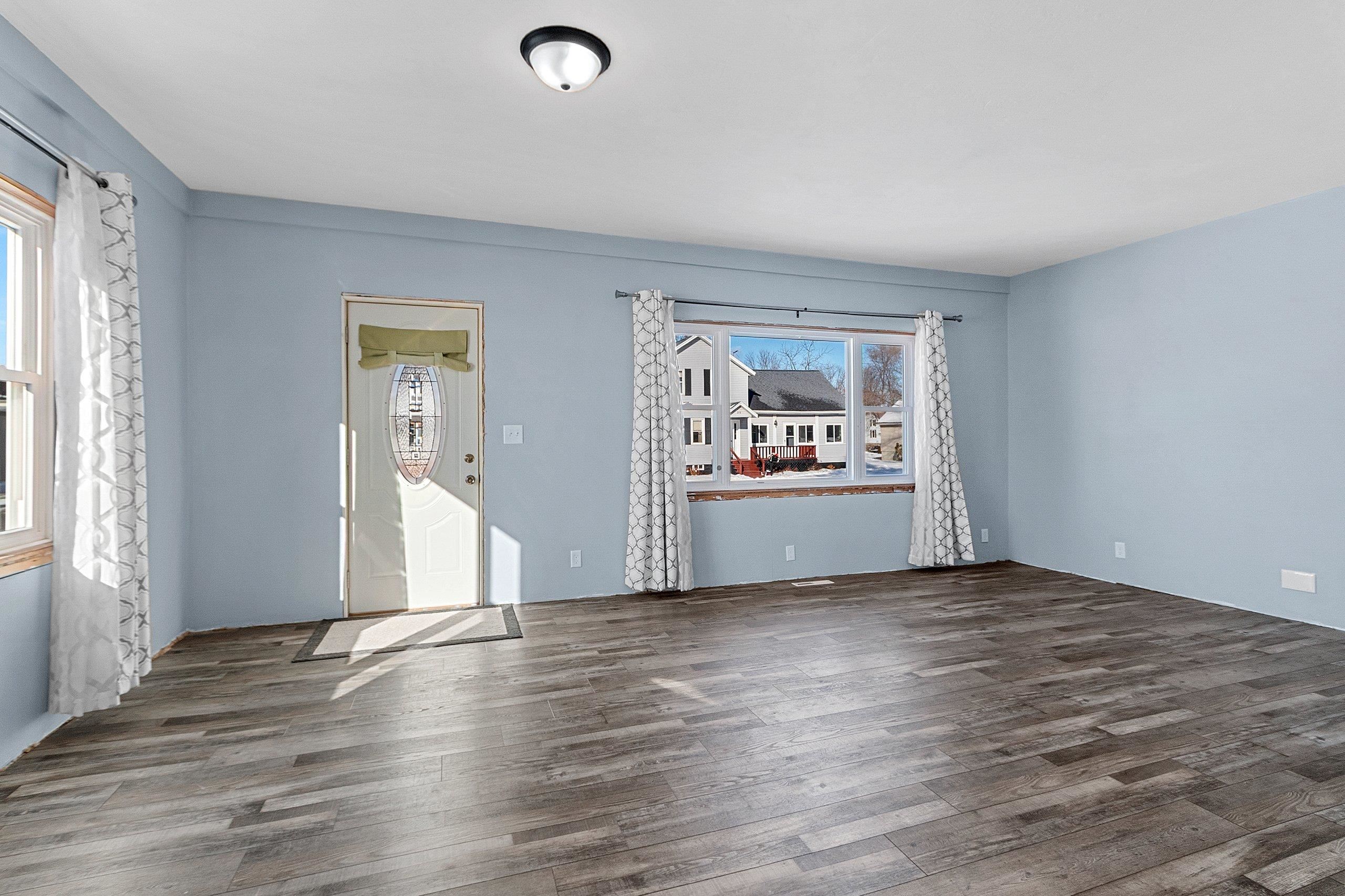 214 Baldwin Street Oconto, WI 54153 - Photo 4 of 29