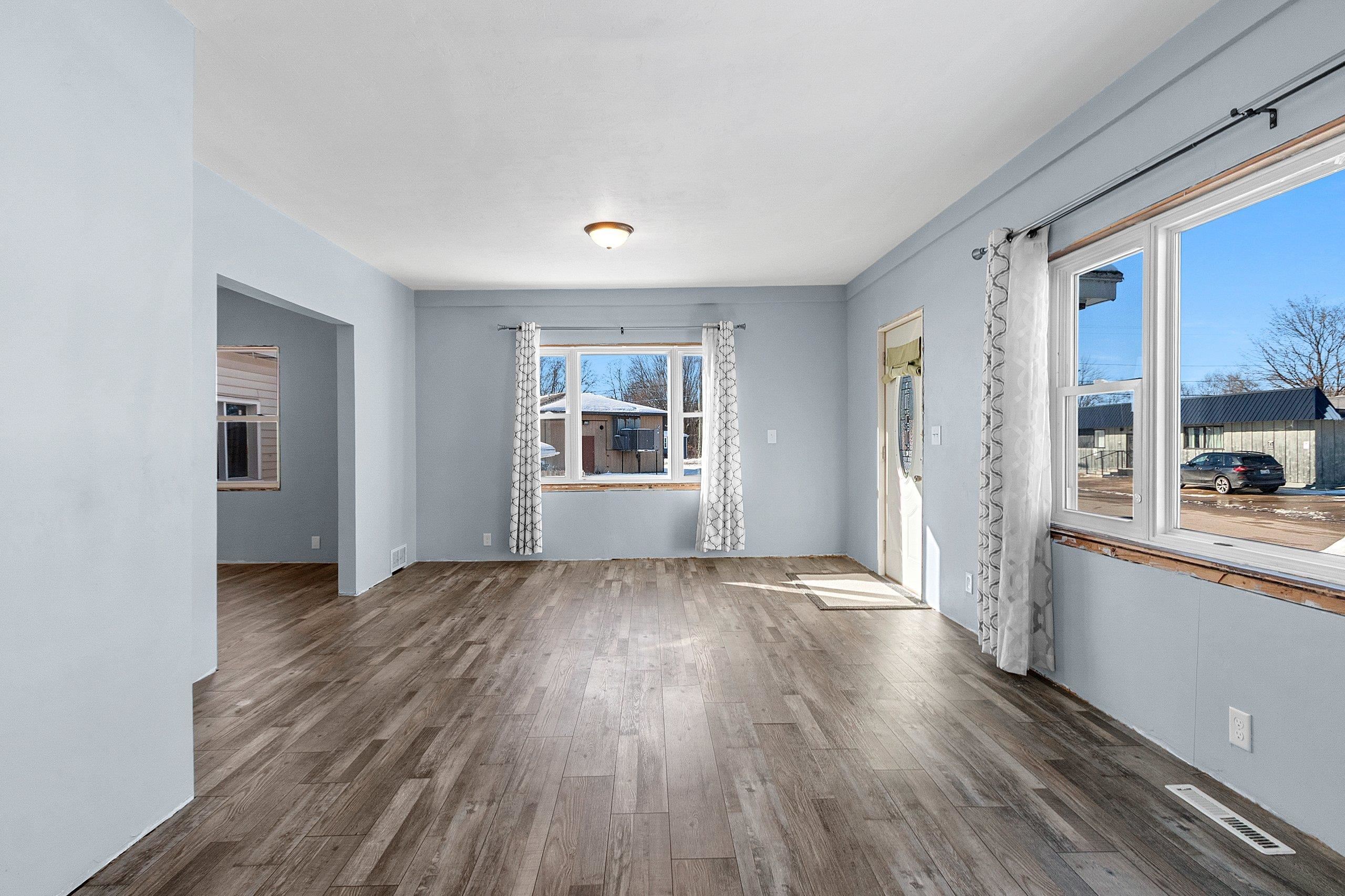 214 Baldwin Street Oconto, WI 54153 - Photo 6 of 29