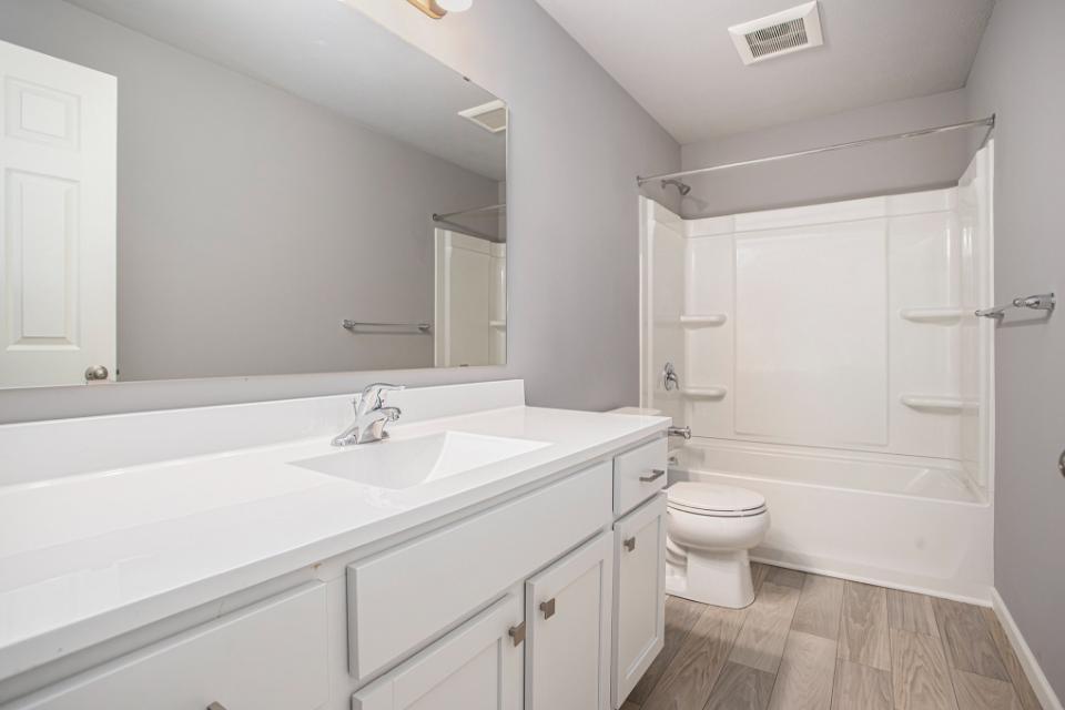 2445 Stratton Road Benton Harbor, MI 49022 - Photo 14 of 20 94-CCF024-i2060-Bath