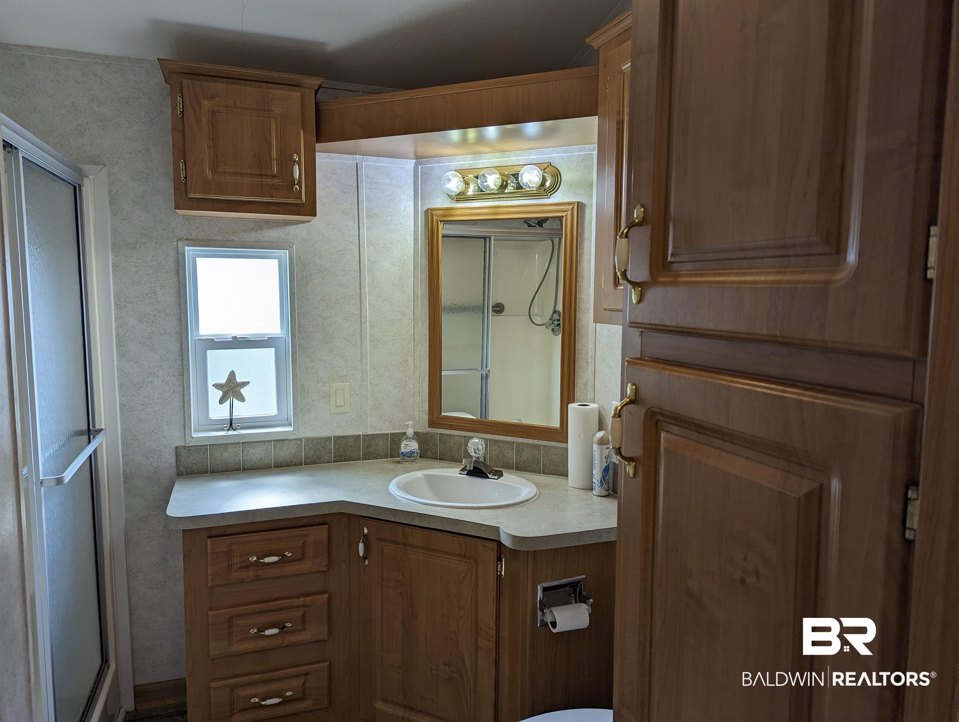 24711 Miflin Road, Unit B9 Elberta, AL 36530 - Photo 16 of 50 Bathroom