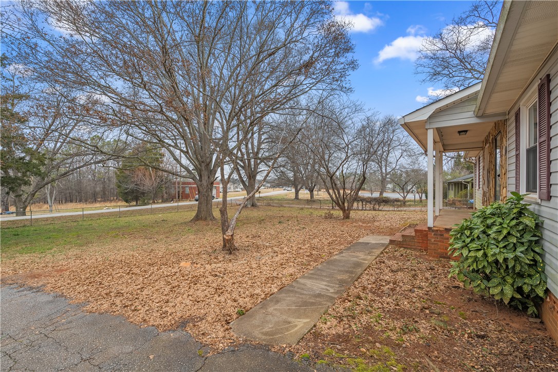 310 Old Furnace Road Boiling Springs, SC 29316 - Photo 14 of 41