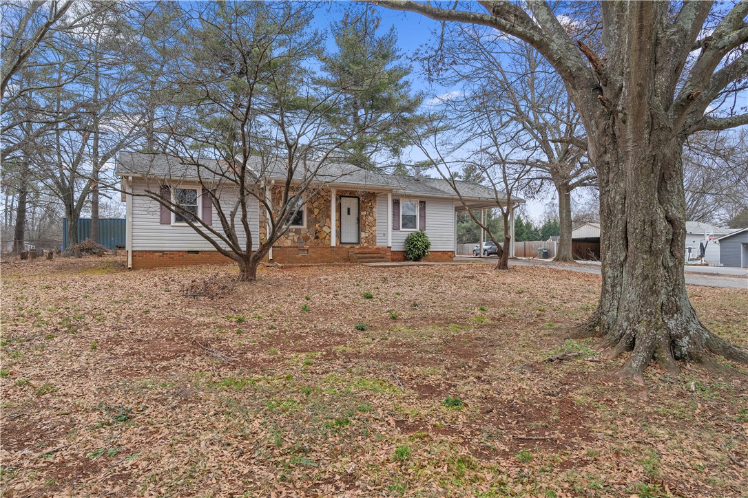 310 Old Furnace Road Boiling Springs, SC 29316 - Photo 2 of 41
