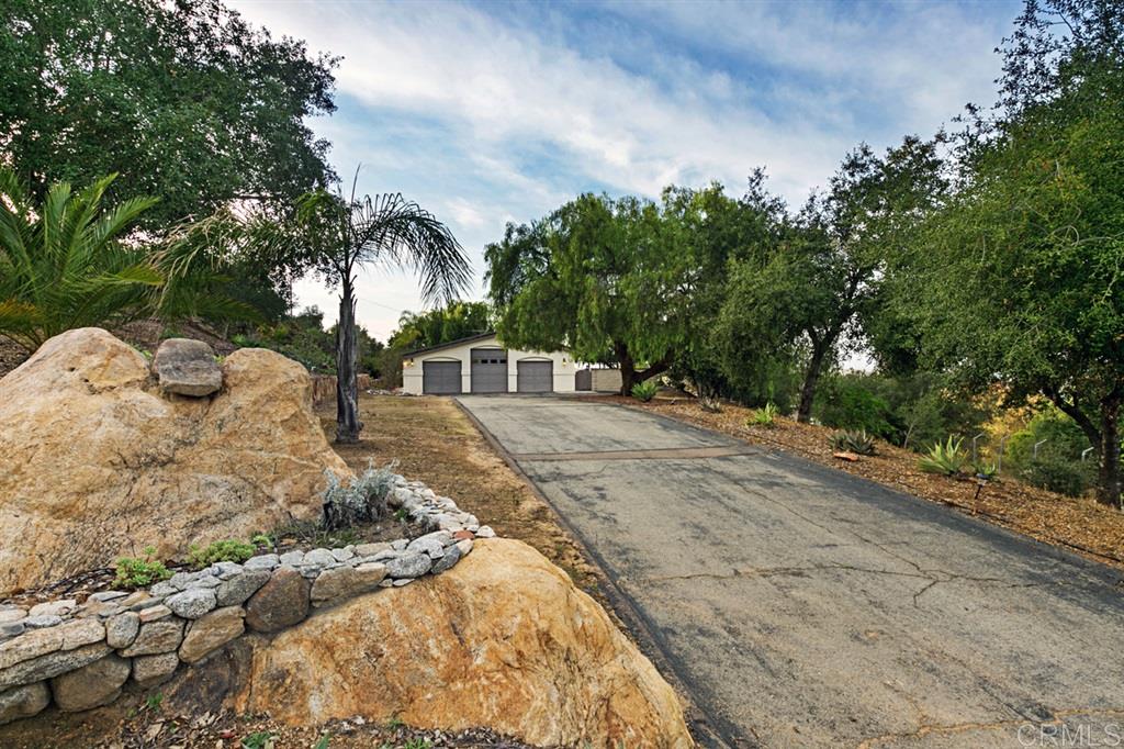 30637 Roadrunner Ridge Valley Center, CA 92082 - Photo 2 of 24 Gallery Image 2