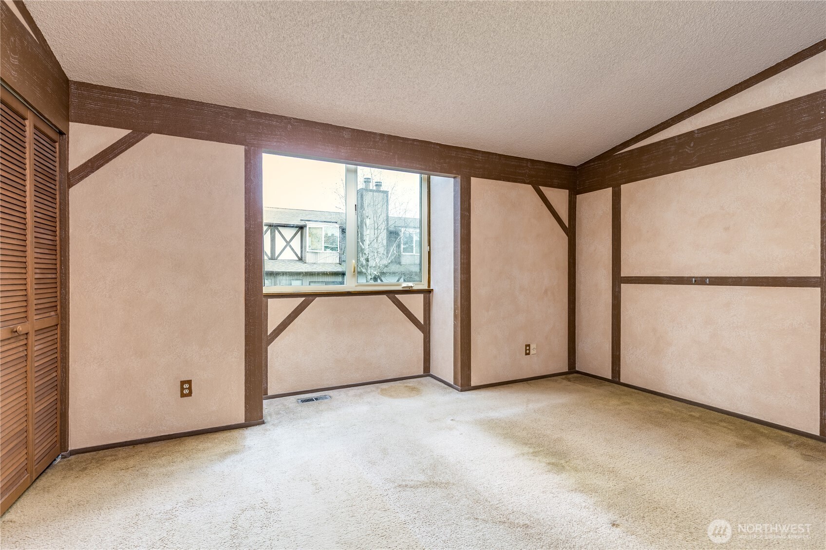 317 Southwest 112th Street, Unit 302 Seattle, WA 98146 - Photo 18 of 22