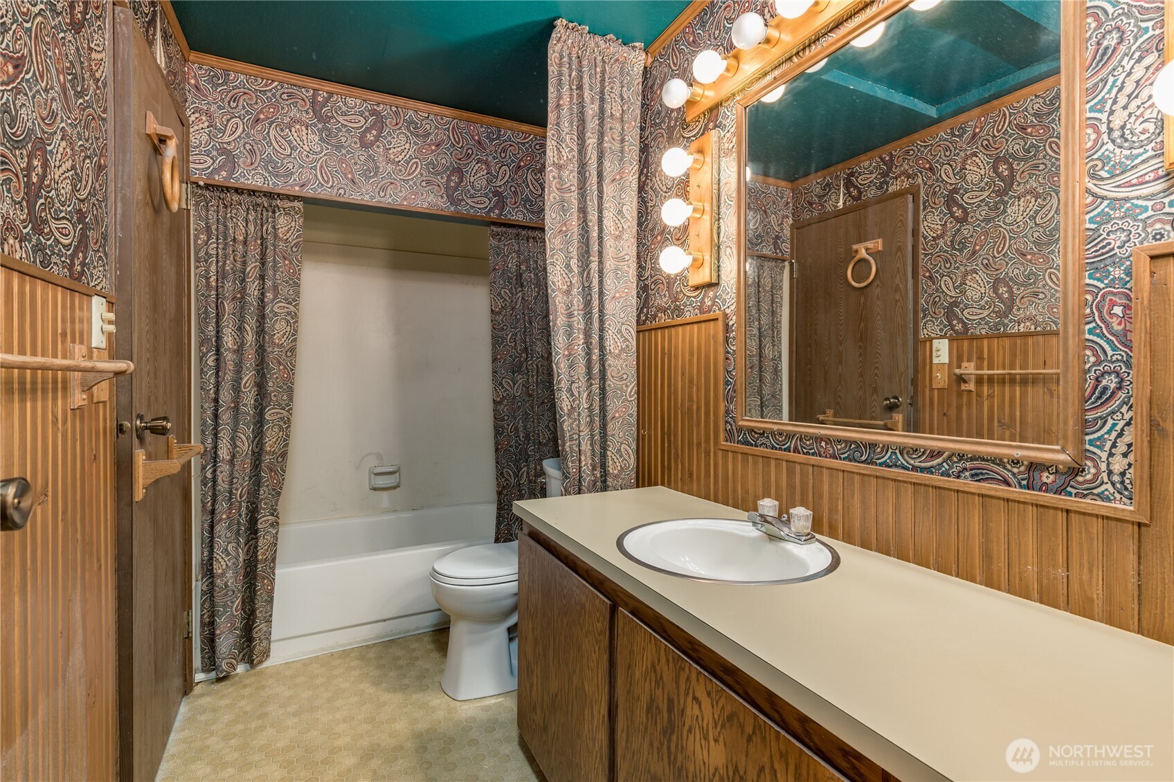 317 Southwest 112th Street, Unit 302 Seattle, WA 98146 - Photo 20 of 22