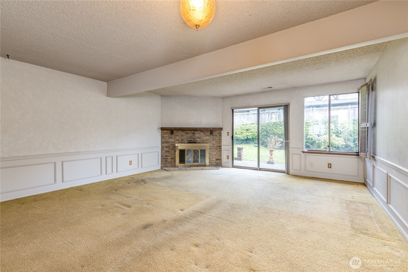 317 Southwest 112th Street, Unit 302 Seattle, WA 98146 - Photo 2 of 22
