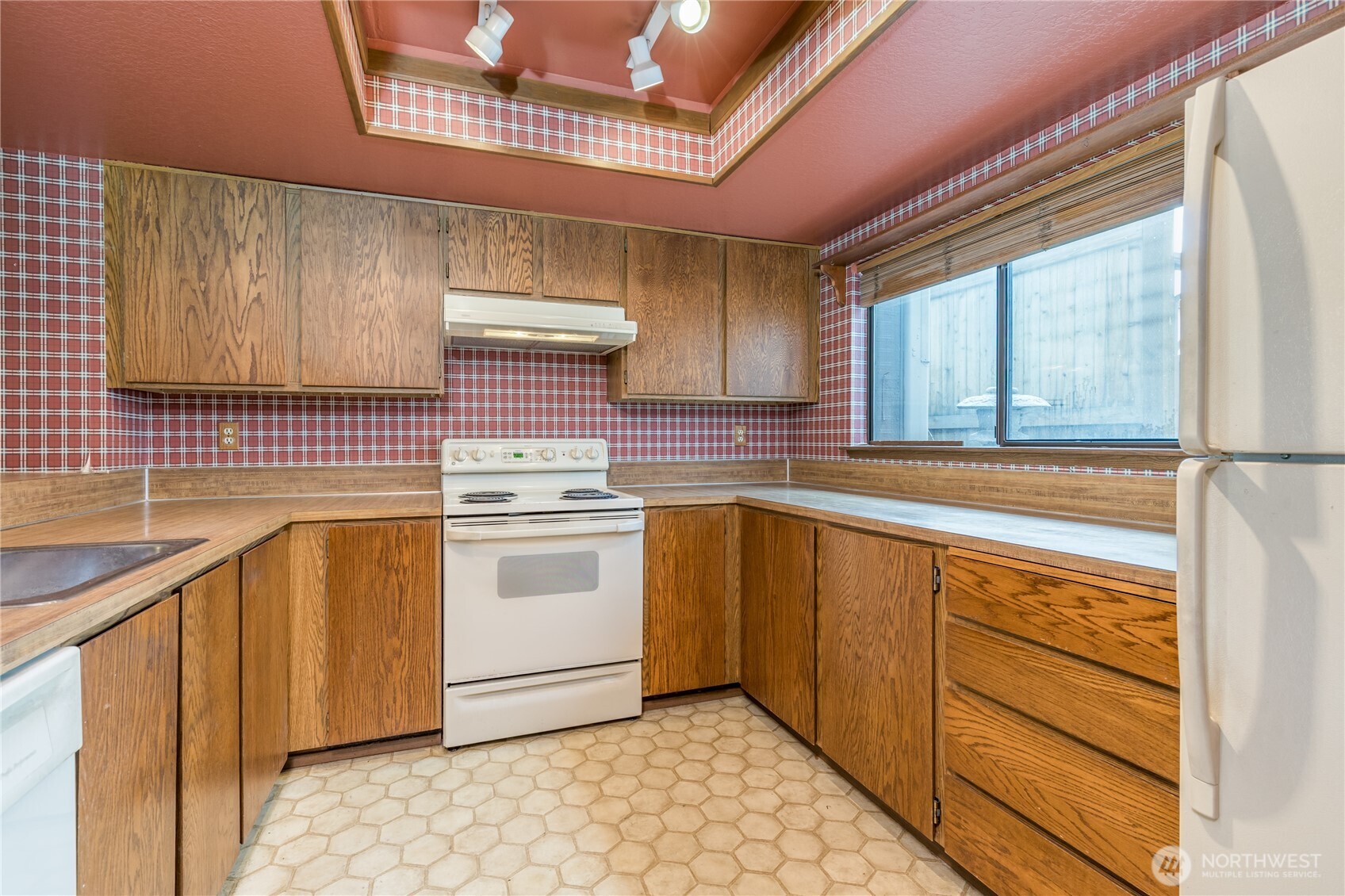 317 Southwest 112th Street, Unit 302 Seattle, WA 98146 - Photo 7 of 22