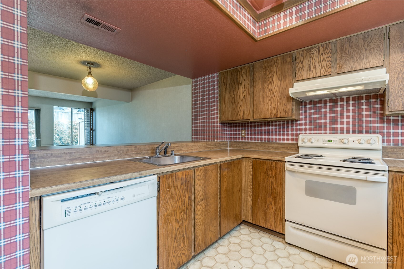 317 Southwest 112th Street, Unit 302 Seattle, WA 98146 - Photo 8 of 22