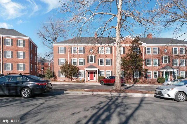$415,000 | 4817 31st Street South, Unit C1, Arlington, VA 22206