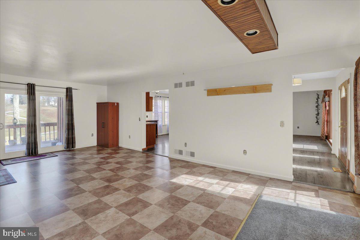 225 Eden Road Etters, PA 17319 - Photo 9 of 38 Gallery Image 9