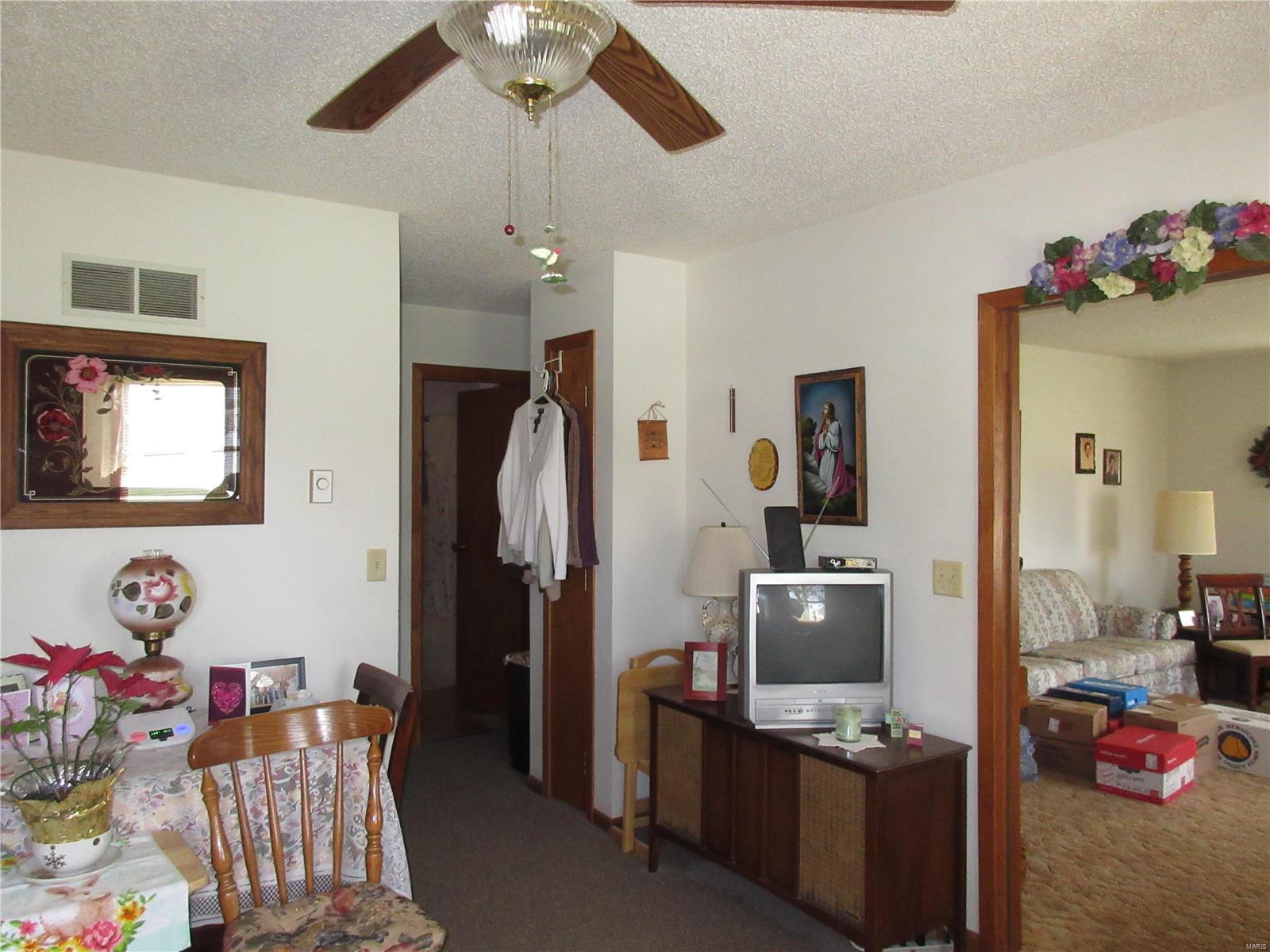 8532 Prairietown Road Dorsey, IL 62021 - Photo 4 of 19