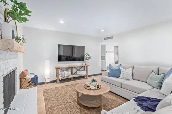 $6,000 | 4536 East Calle Redonda, Phoenix, AZ 85018