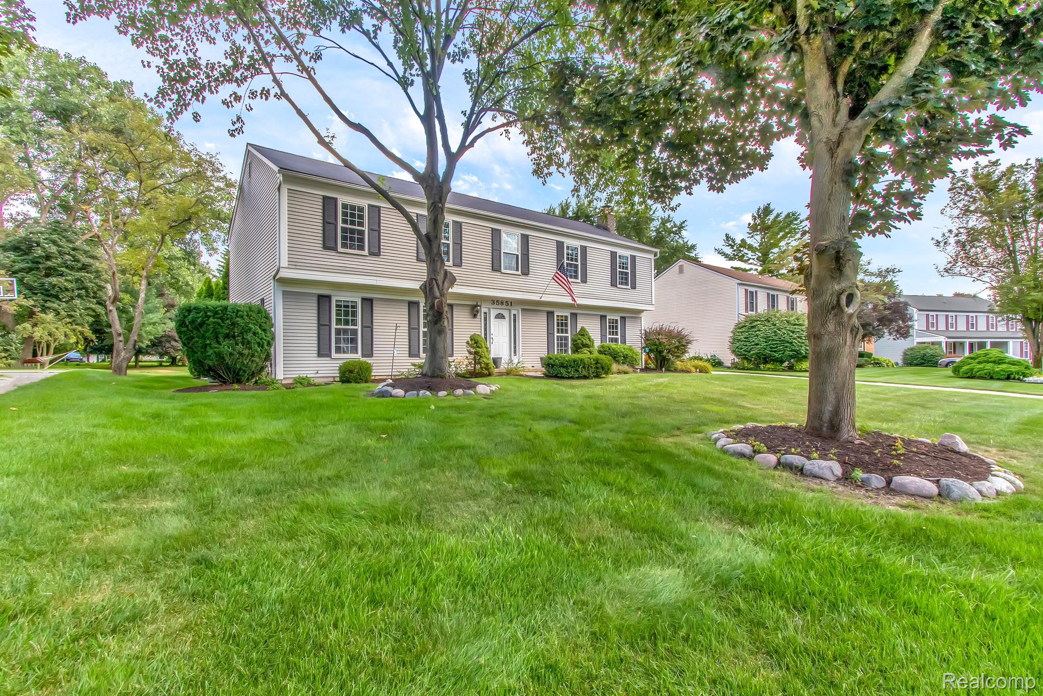 35851 Fredericksburg Road Farmington, MI 48331 - Photo 5 of 61 Gallery Image 5
