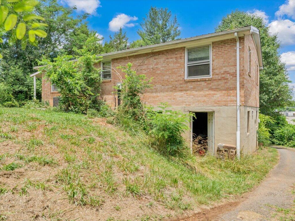 4072 The Great Road Fieldale, VA 24089 - Photo 27 of 36 27-MIB08233