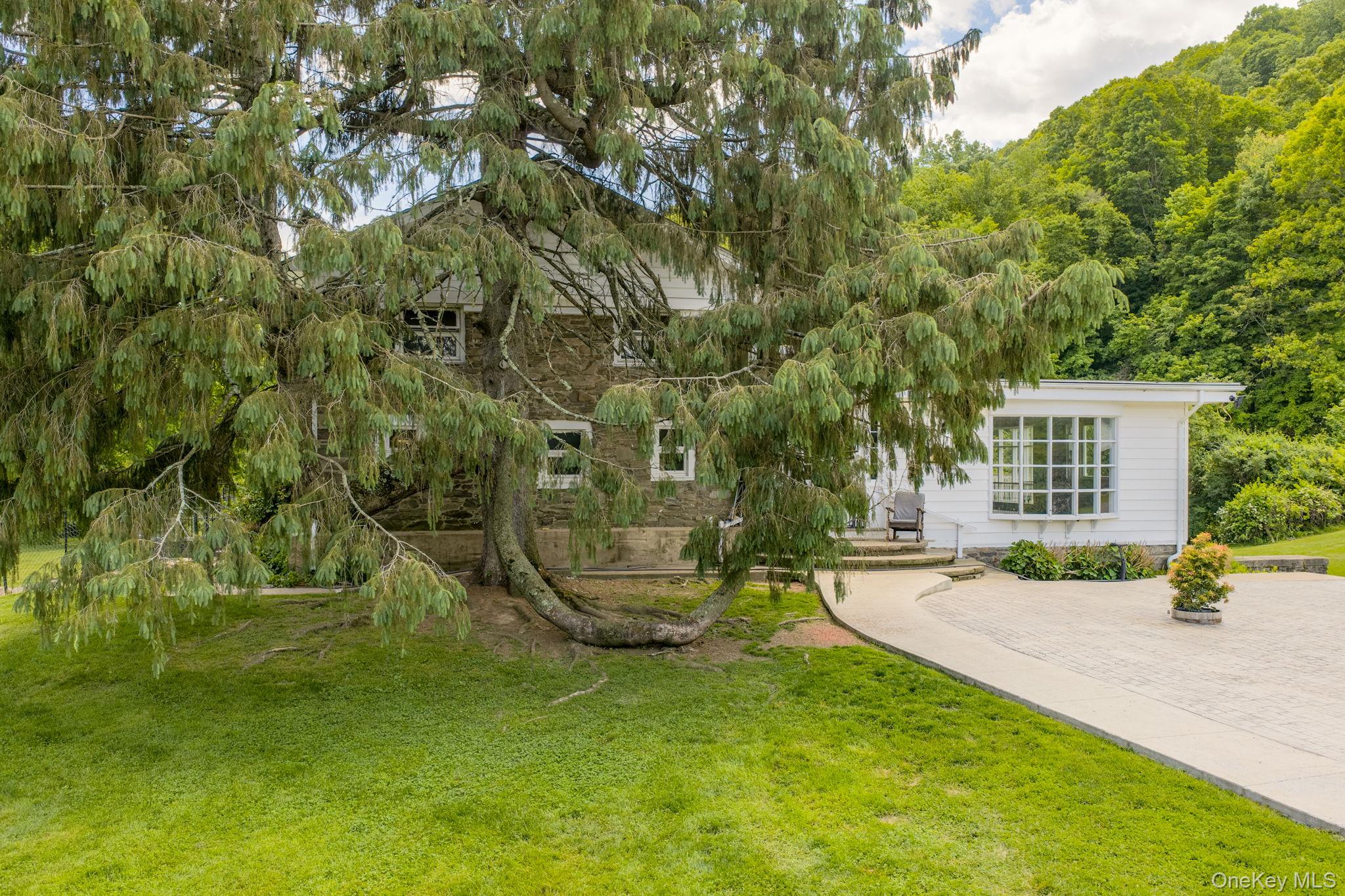 140 Station Road Kingston, NY 12401 - Photo 2 of 50