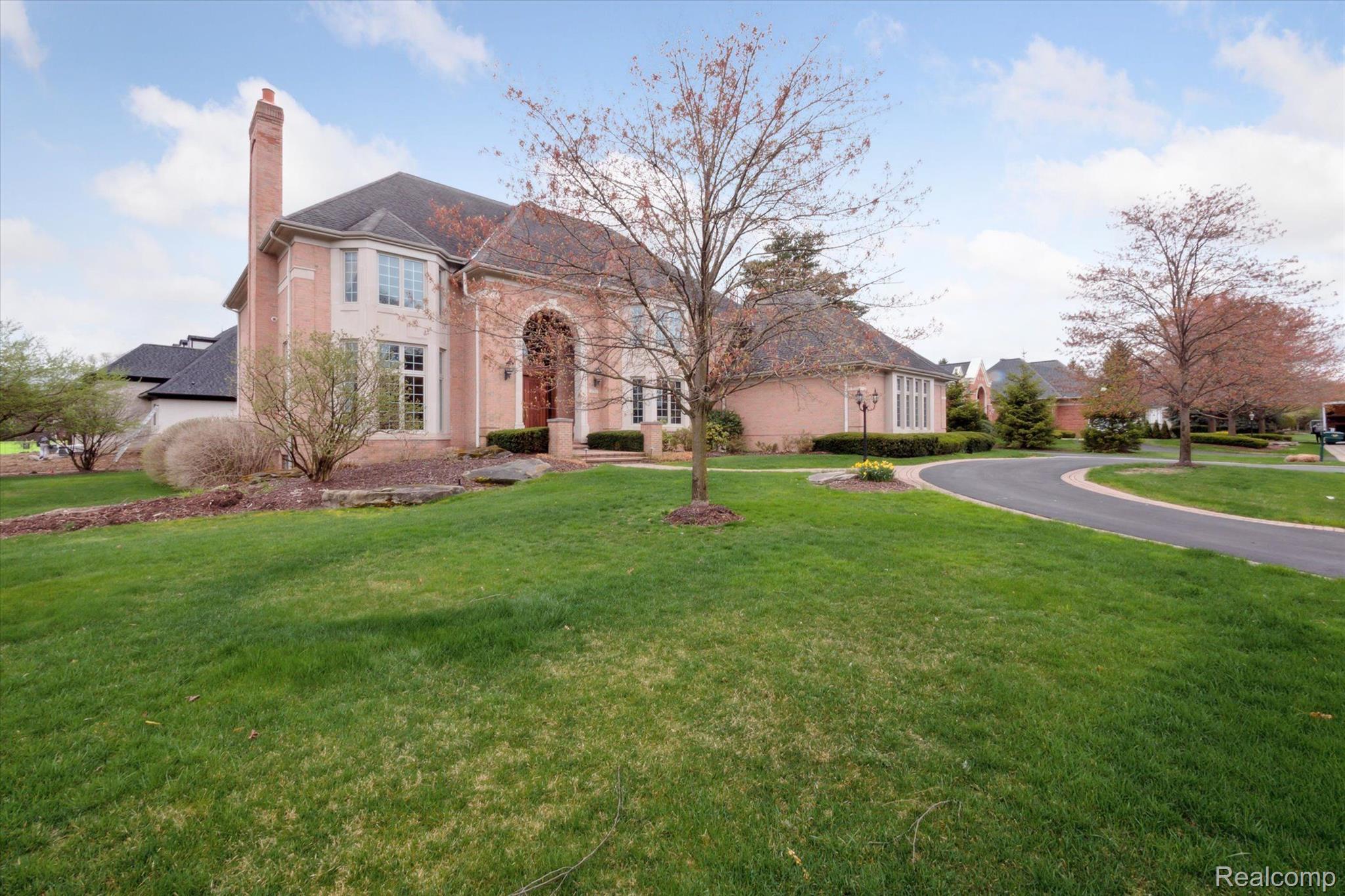 2511 Golf Crest Drive Rochester, MI 48309 - Photo 2 of 98 Gallery Image 2