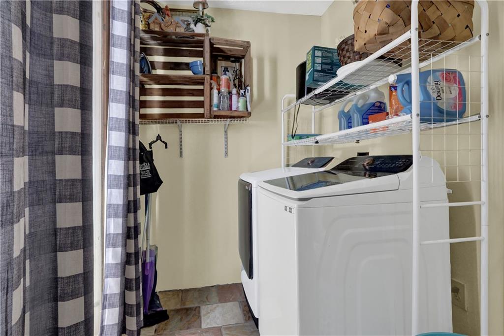 3285 Howell Circle Duluth, GA 30096 - Photo 20 of 33 a utility room with dryer and washer