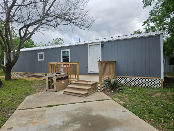 $1,300 | 723-rr Alamo Street, Rosenberg, TX 77471
