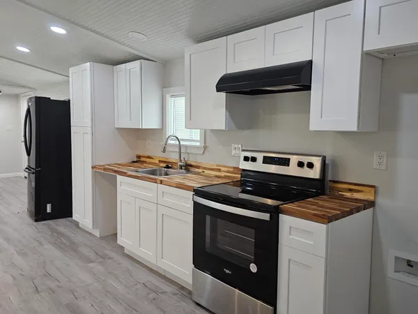 $1,300 | 723-rr Alamo Street, Rosenberg, TX 77471