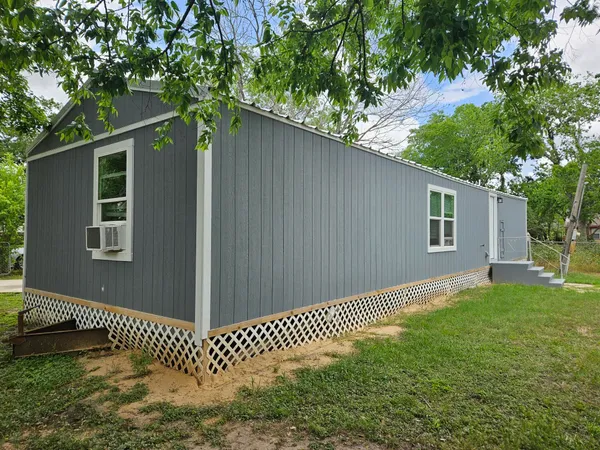 $1,300 | 723-rr Alamo Street, Rosenberg, TX 77471