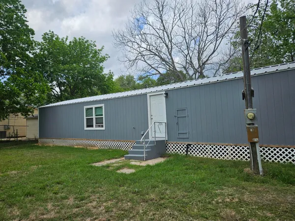 $1,300 | 723-rr Alamo Street, Rosenberg, TX 77471