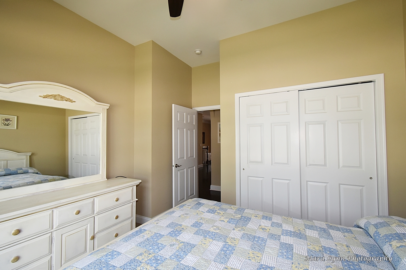 3881 Valhalla Drive Elgin, IL 60124 - Photo 24 of 39 a spacious bathroom with a granite countertop sink and a mirror